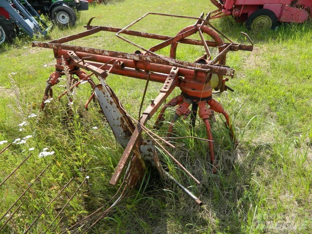 Kuhn 3.2 Rakes and tedders