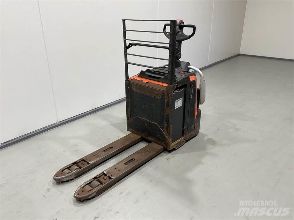BT LPE200 Low lifter with platform