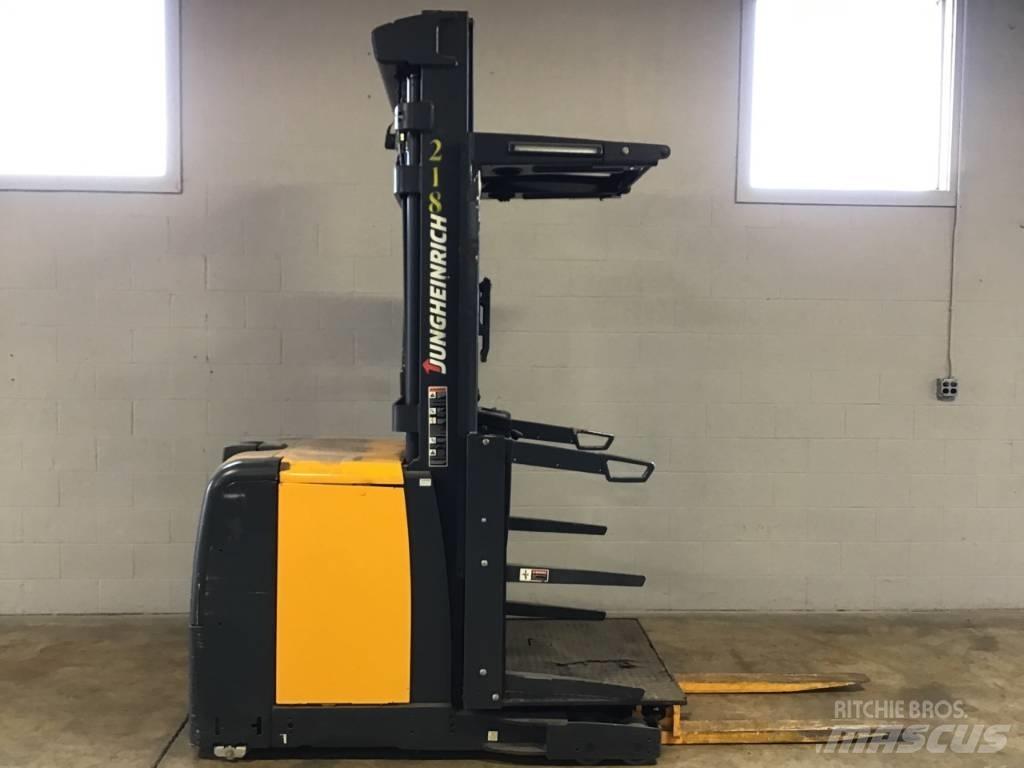 Jungheinrich EKS208 Medium lift order picker