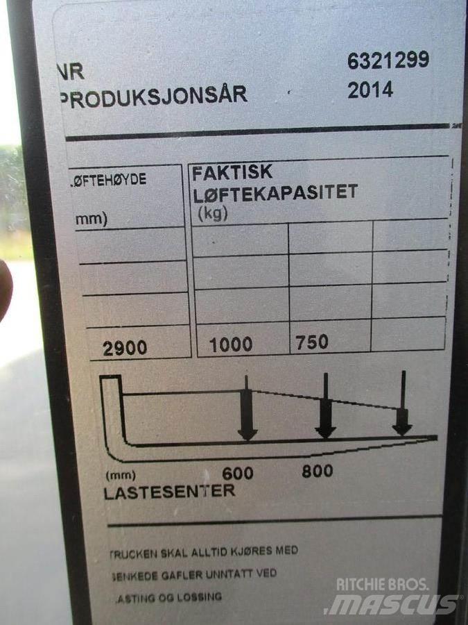 BT SWE 100 Pedestrian stacker
