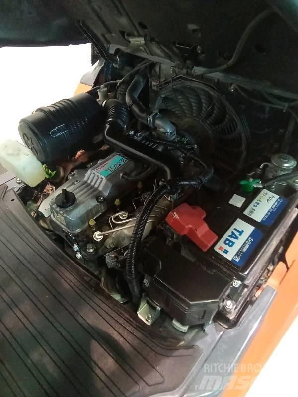 Toyota 8 FDF 25 Diesel trucks