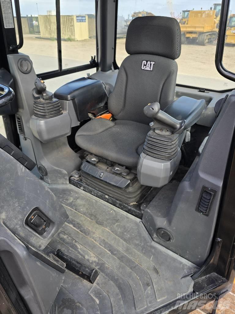 CAT D 3 LGP Crawler dozers