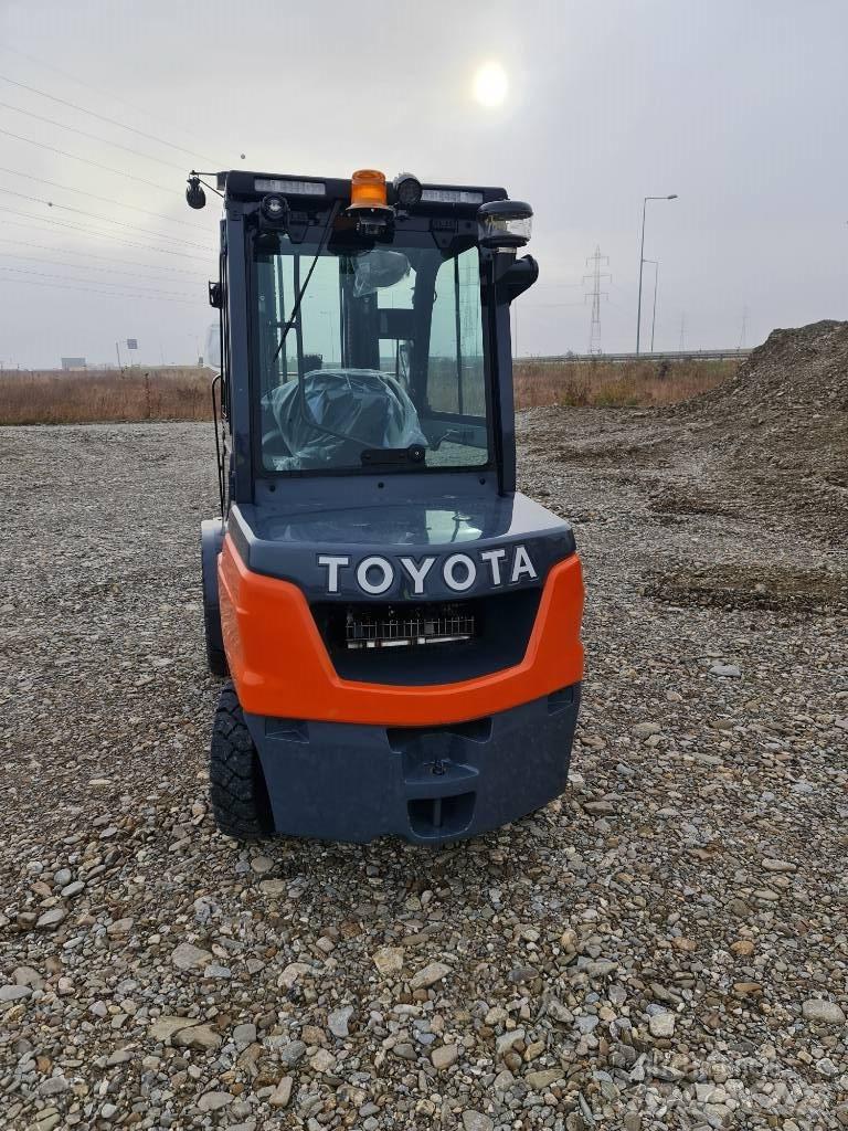 Toyota Tonero Reach trucks