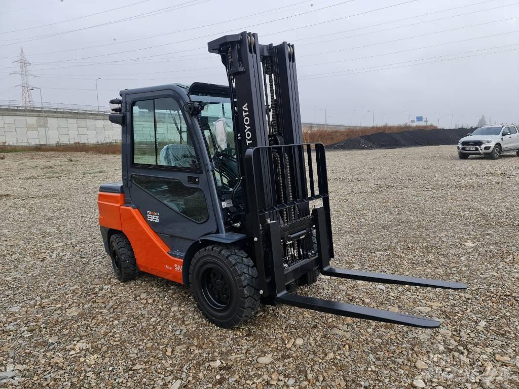 Toyota Tonero Reach trucks