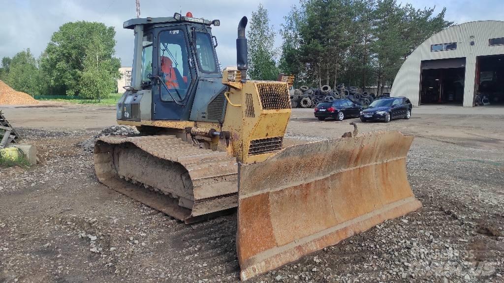 Komatsu D41P-6 Crawler dozers