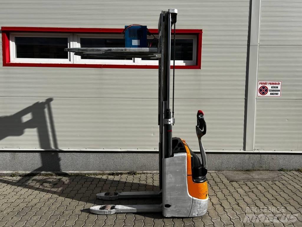 Still EXV 10 Pedestrian stacker