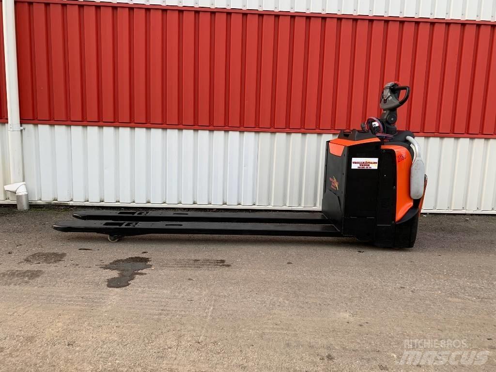 BT LPE 200 Low lifter with platform