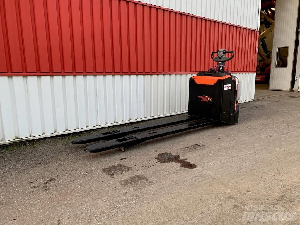 BT LPE 200 Low lifter with platform