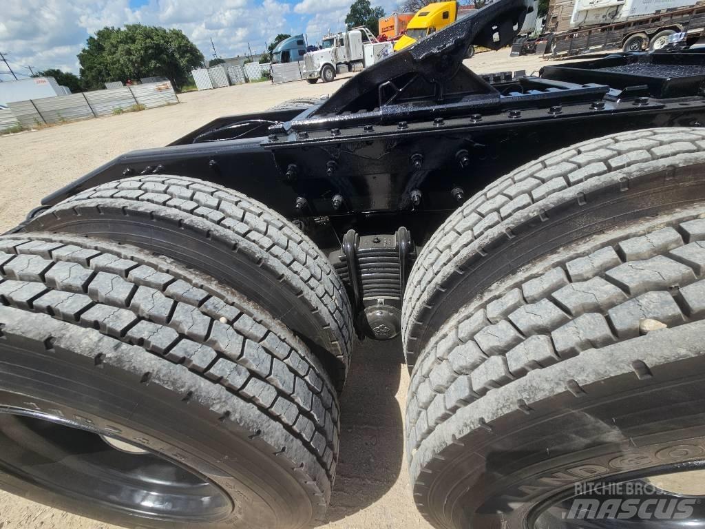 Mack CHU 613 Tractor Units