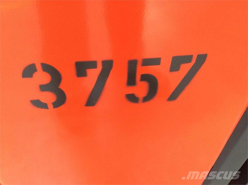 Linde L16 Self propelled stackers