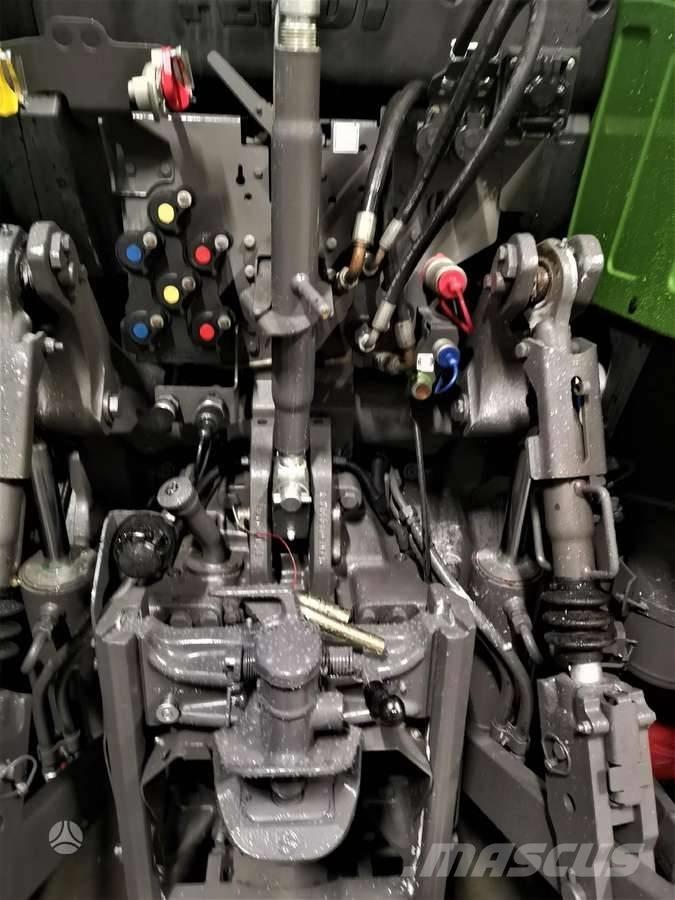 Fendt 718 Vario Tractors