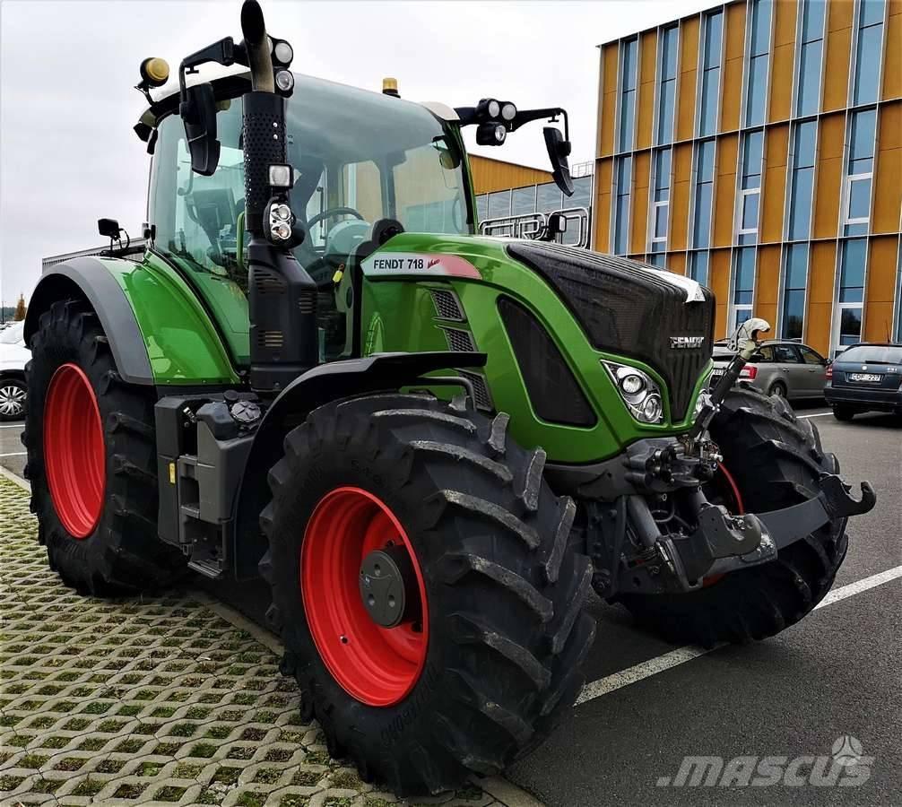 Fendt 718 Vario Tractors