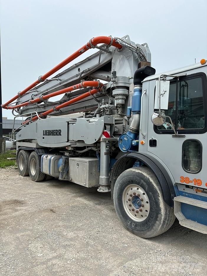 Liebherr 37Z4XXT Concrete pump trucks