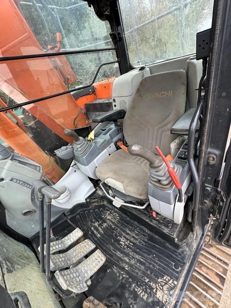 Hitachi ZX 135 US-5B Crawler excavators