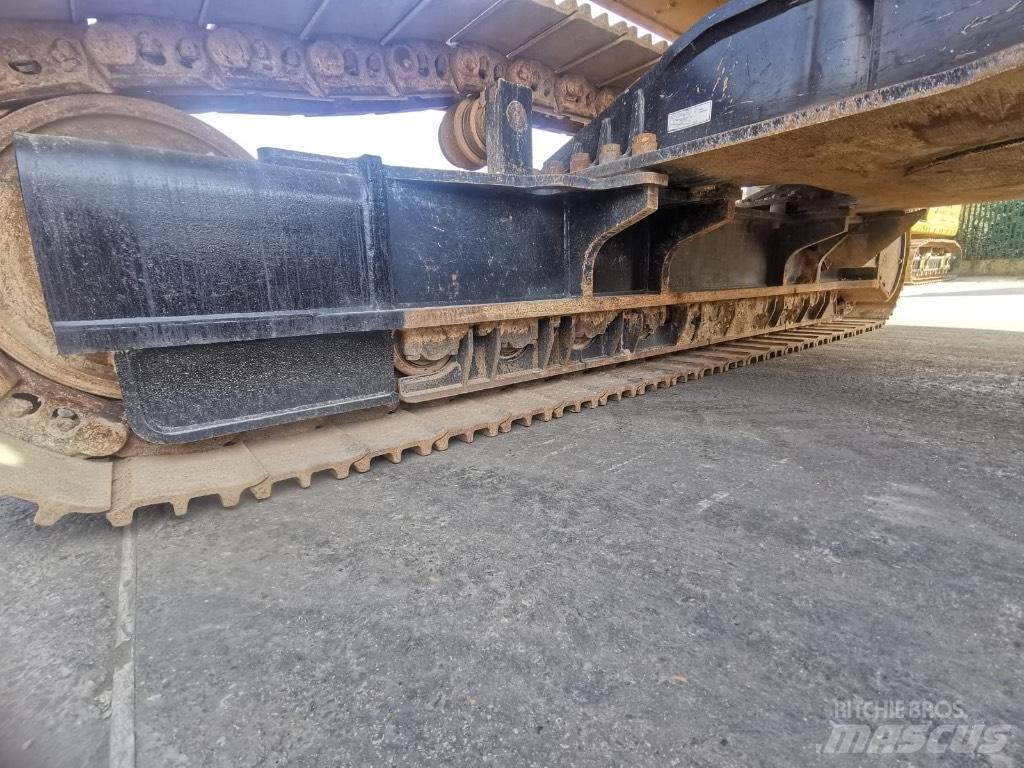 CAT 352 Crawler excavators