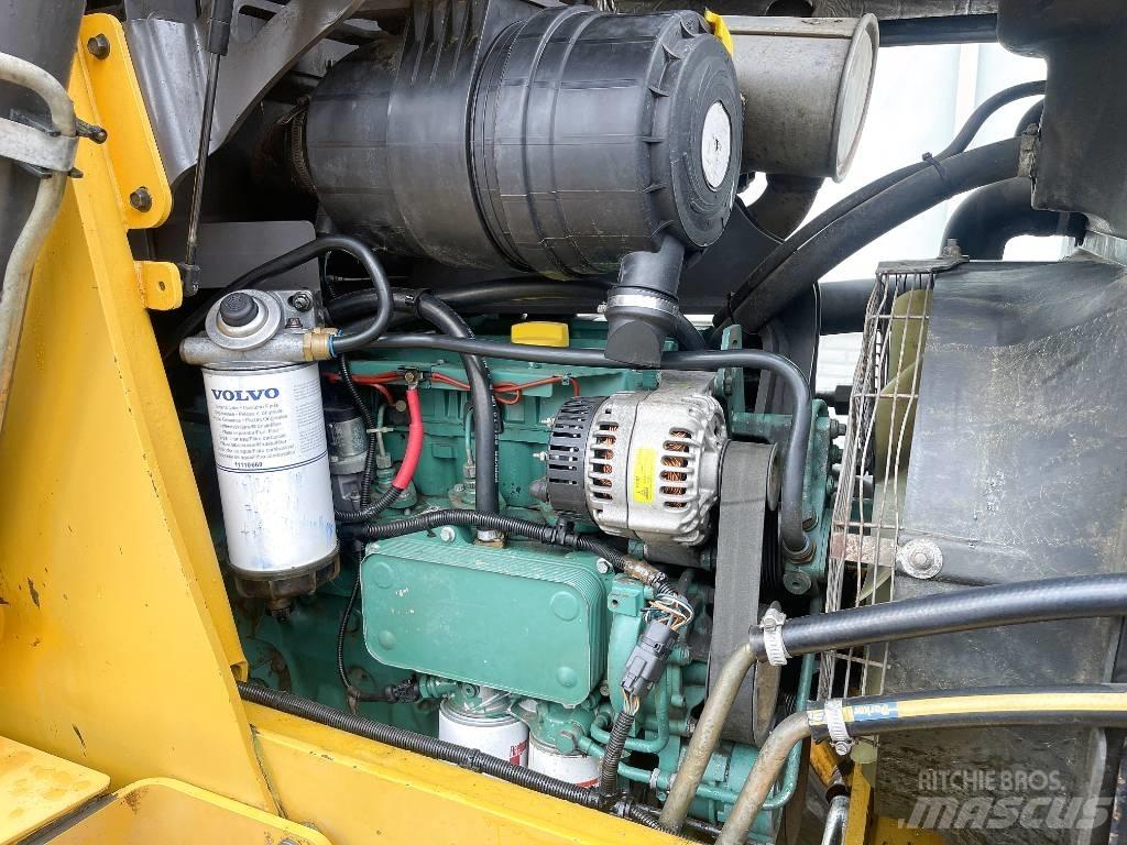 Volvo BL71 Backhoe loaders