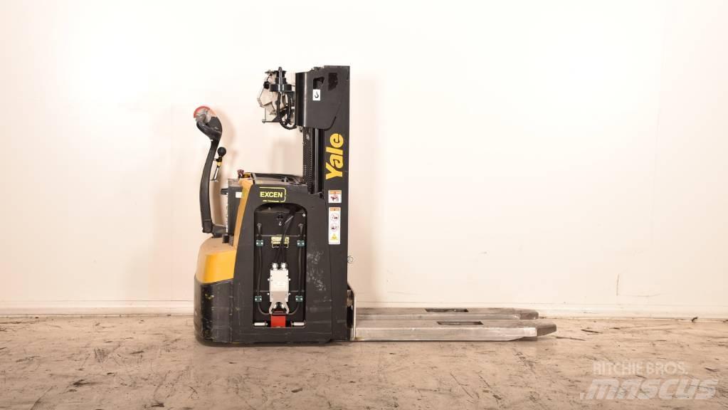 Yale MS 20 XD Pedestrian stacker