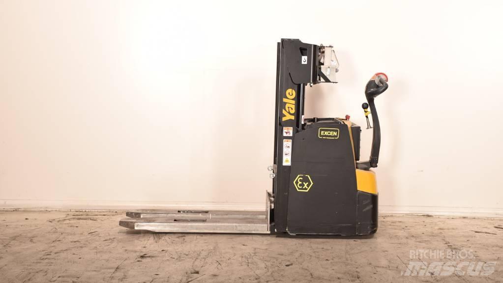 Yale MS 20 XD Pedestrian stacker