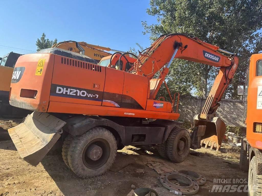 Doosan DH 210 W Wheeled excavators