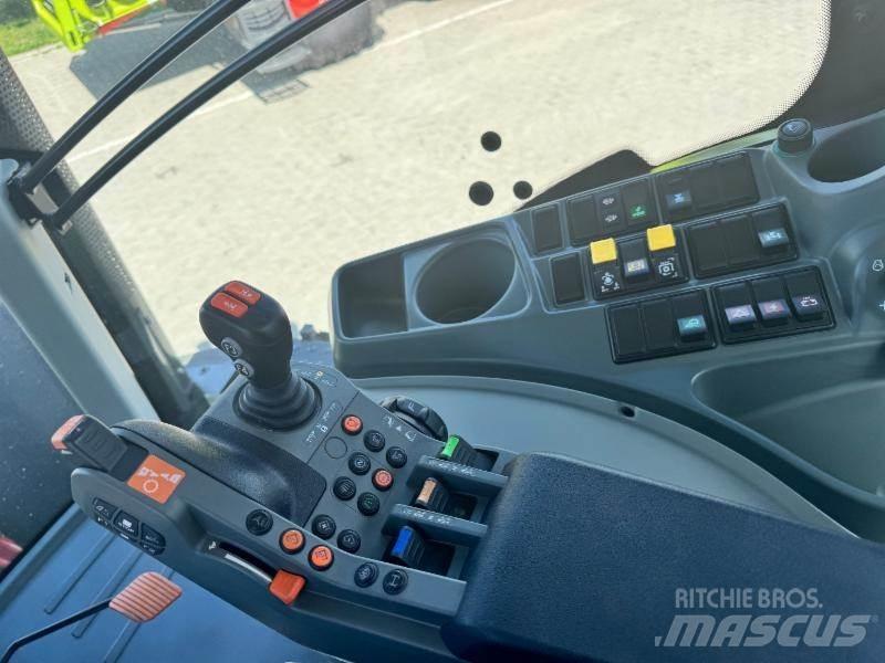 CLAAS AXION 810 Tractors