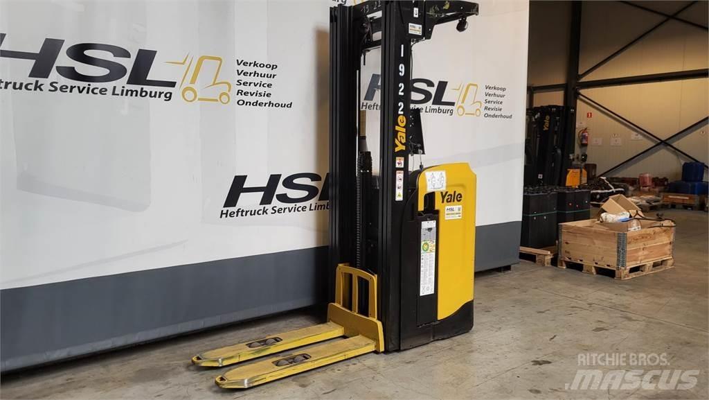 Yale MS16S Pedestrian stacker