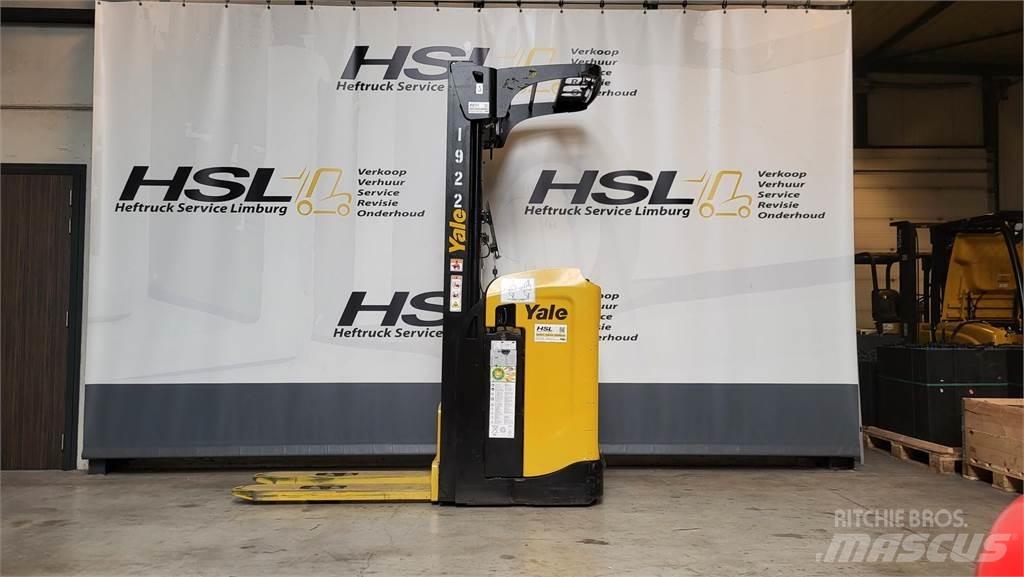Yale MS16S Pedestrian stacker