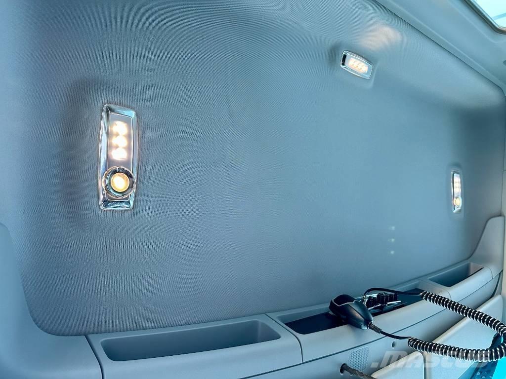 Kenworth T880 Tractor Units