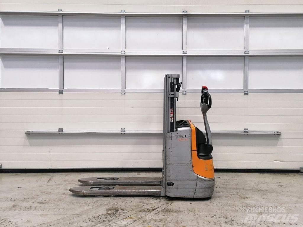 Still EXV10 Pedestrian stacker