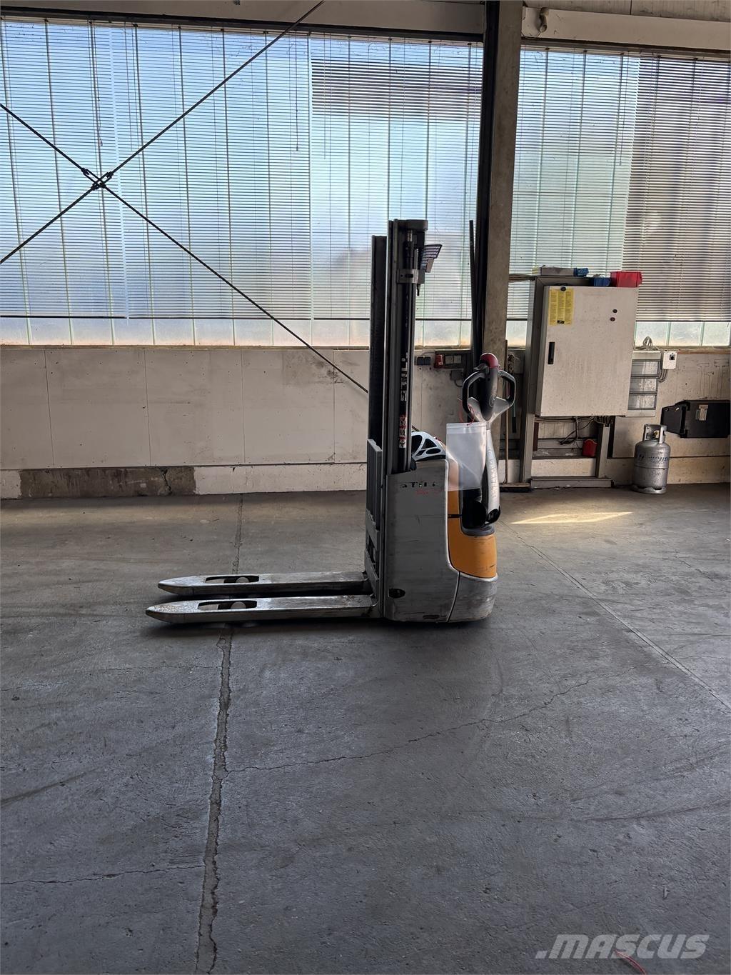 Still EXV10 Self propelled stackers