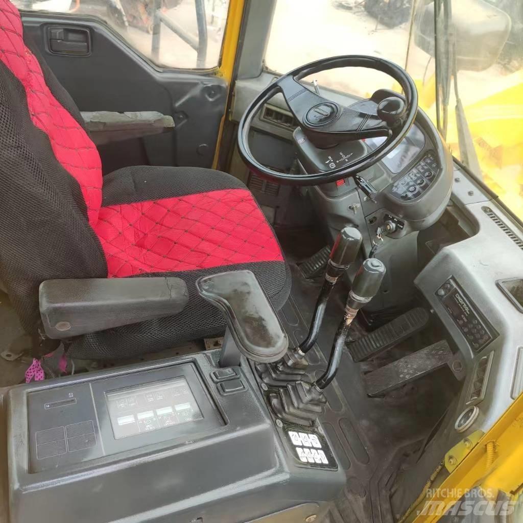 Komatsu WA 600 Wheel loaders
