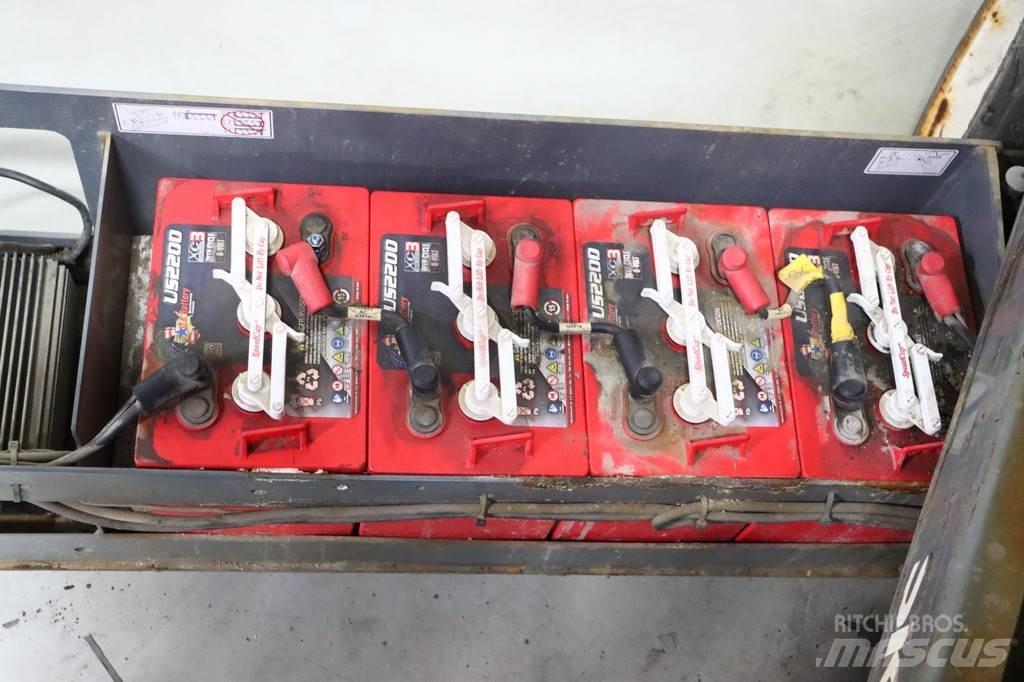 SkyJack SJ III3220 Scissor lifts