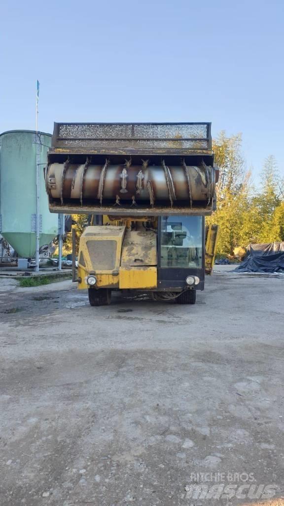  Matrix Rover Mixer feeders
