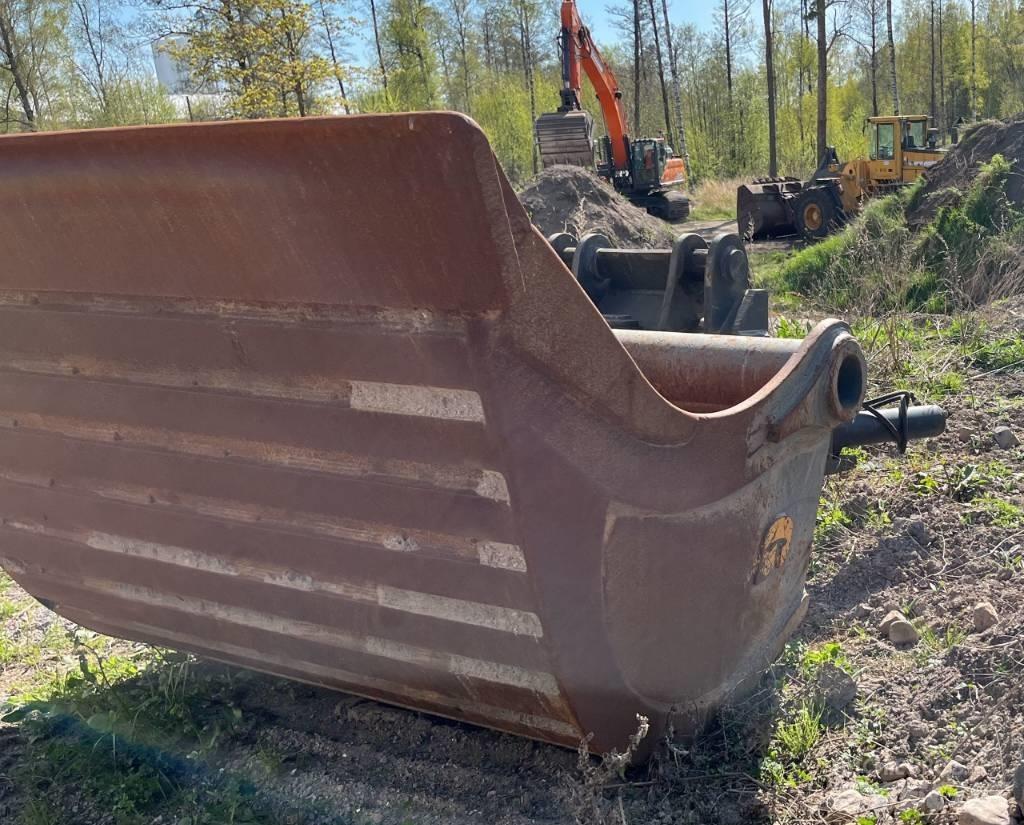 Doosan DX 420 LC Crawler excavators