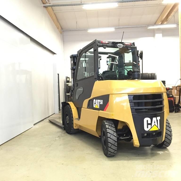 CAT DP 50 N Diesel trucks