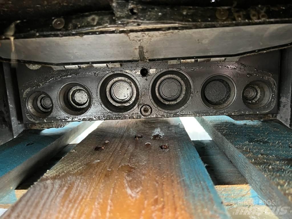 OilQuick OQ80 - M322D Quick connectors