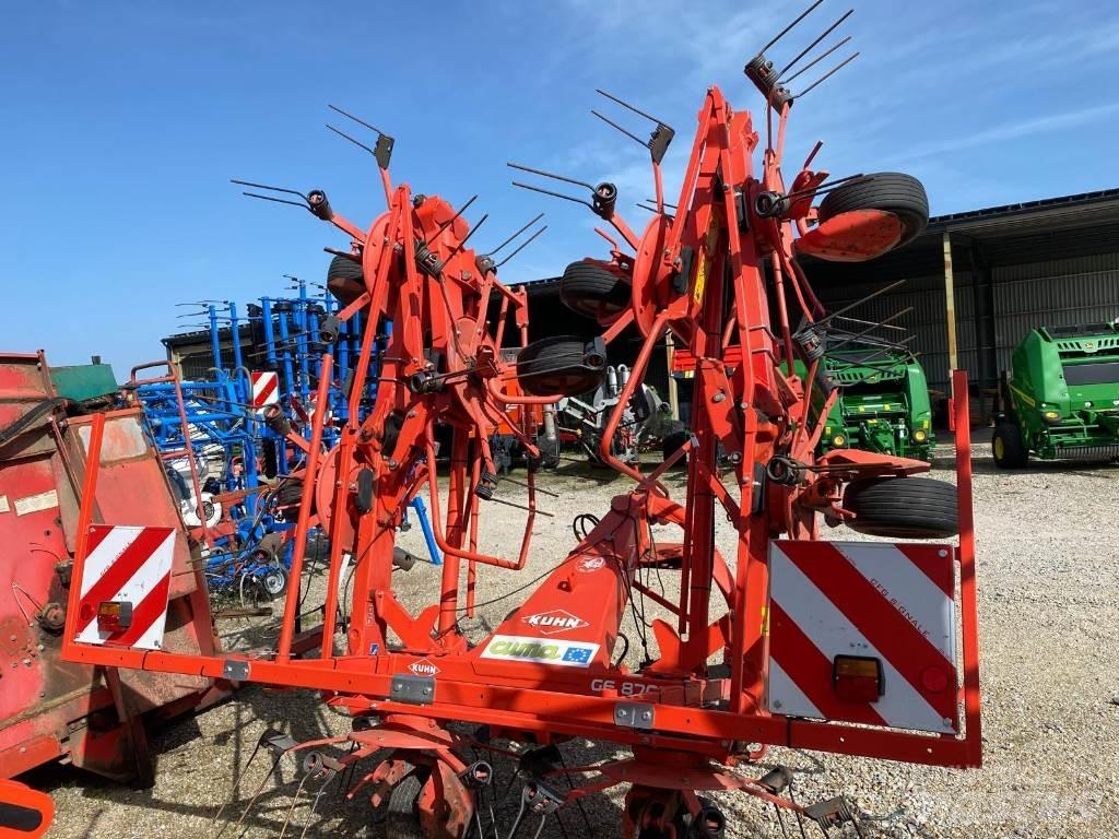 Kuhn GF8702 Rakes and tedders