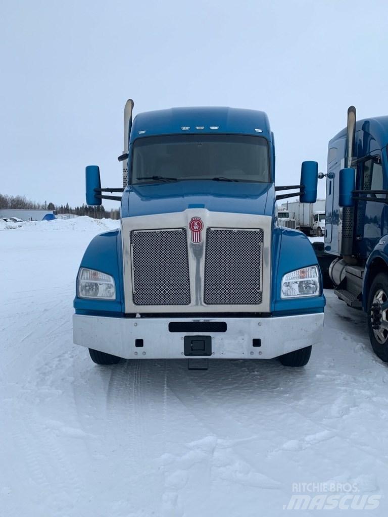 Kenworth T-880 Tractor Units