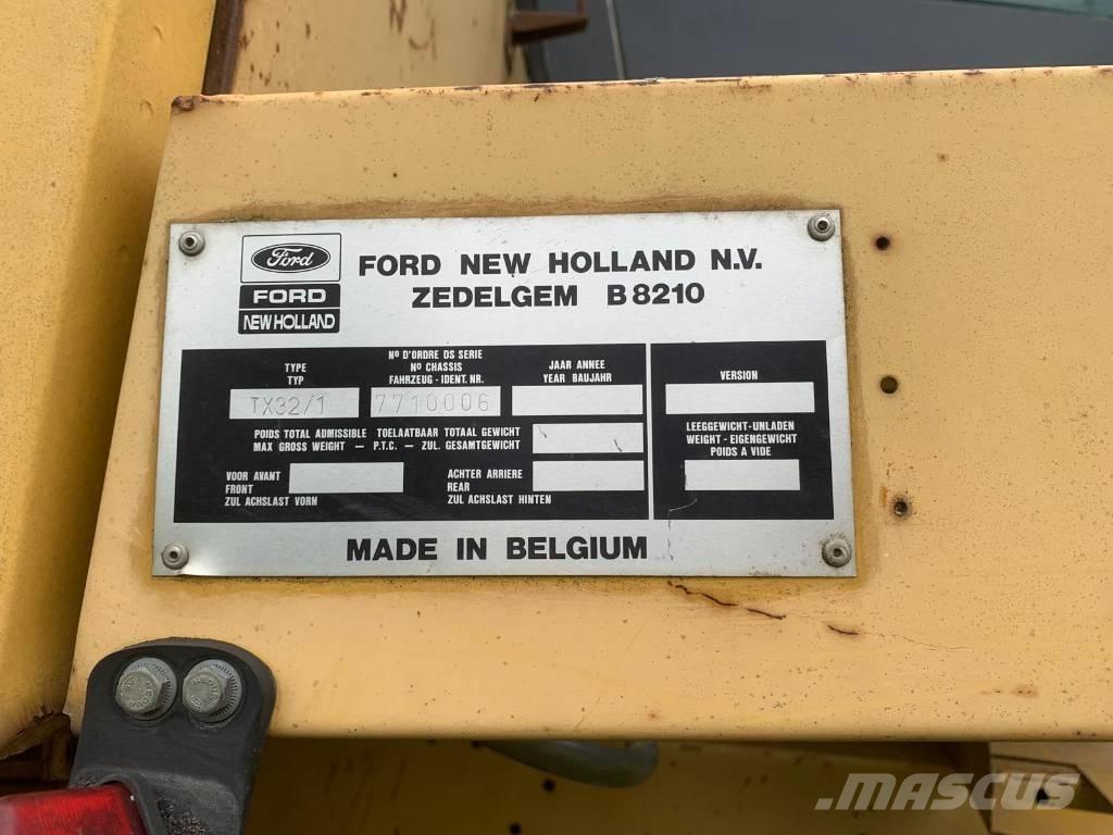 New Holland TX 32 Combine harvesters