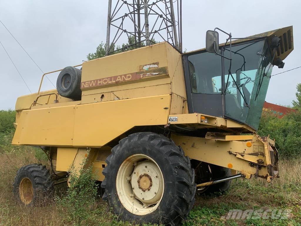 New Holland TX 32 Combine harvesters