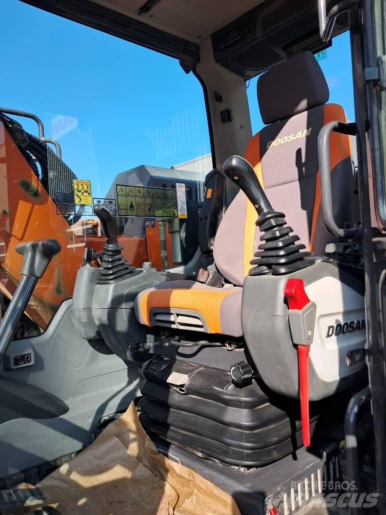 Develon DX 140 LCR-5 Crawler excavators