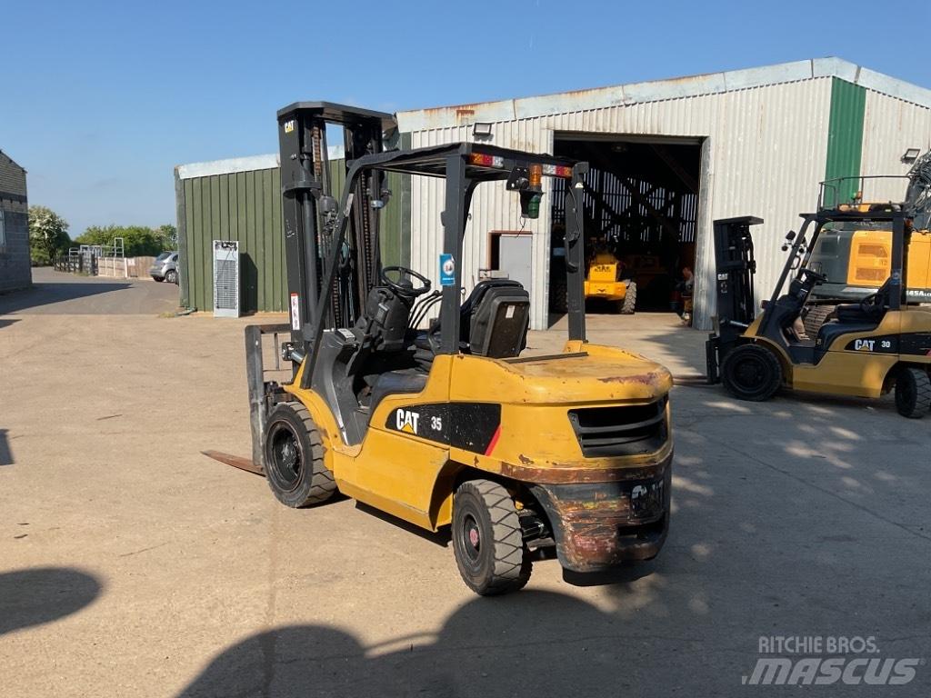 CAT DP35NT Diesel trucks