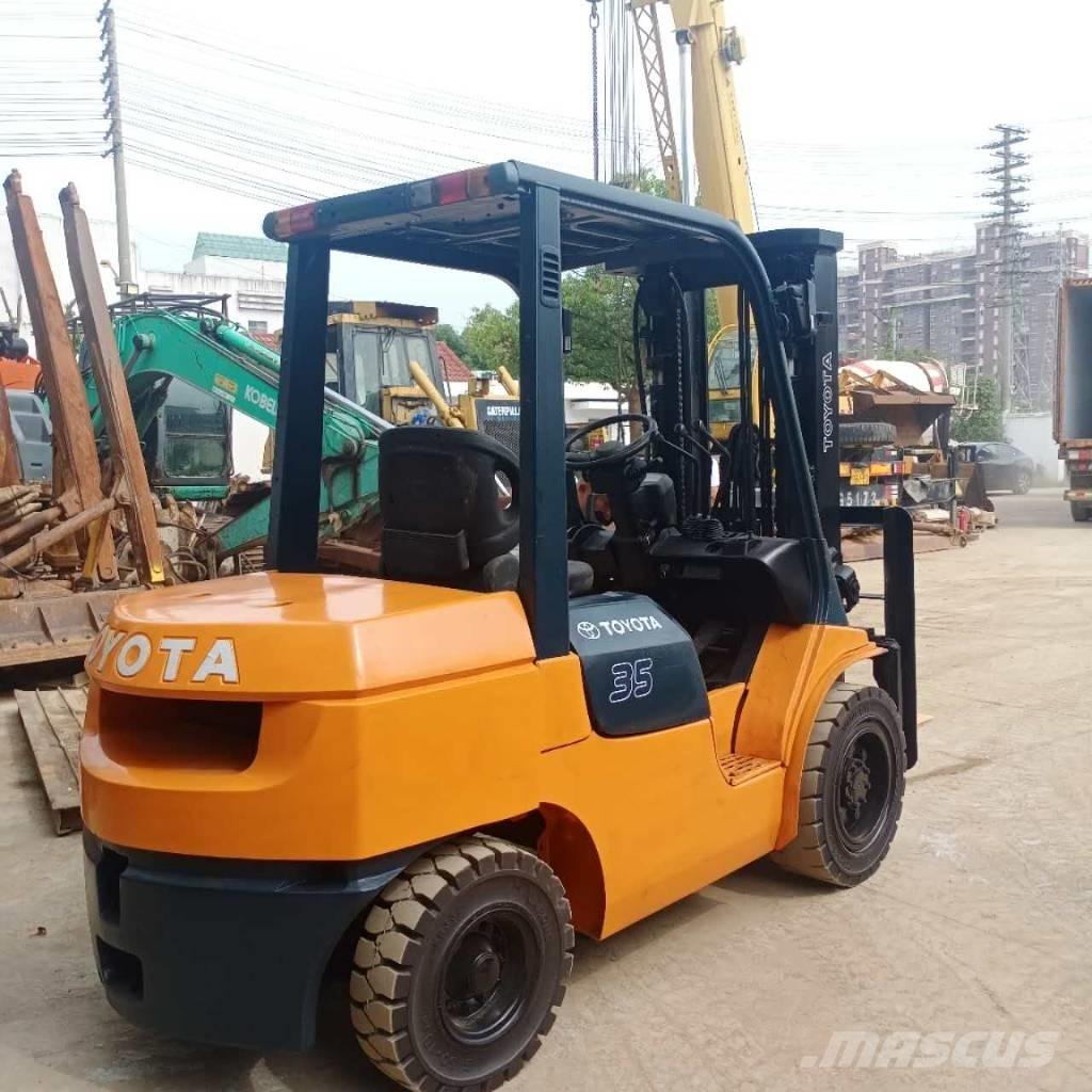 Toyota FD 35 Diesel trucks