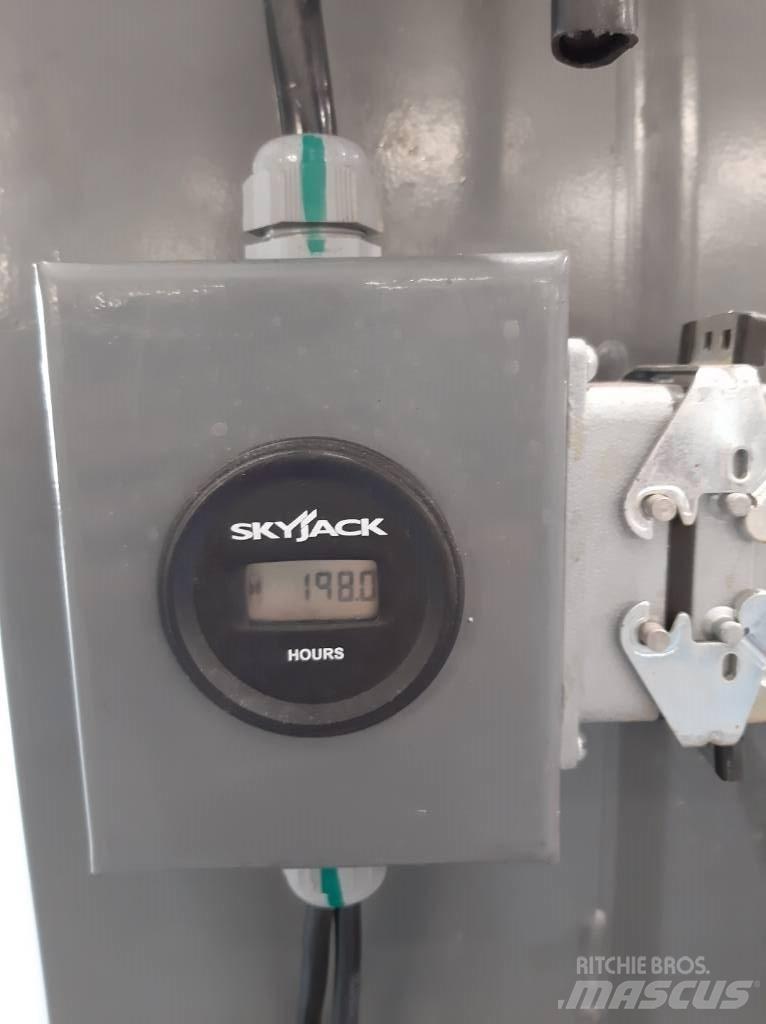 SkyJack SJ 16 Vertical mast lifts
