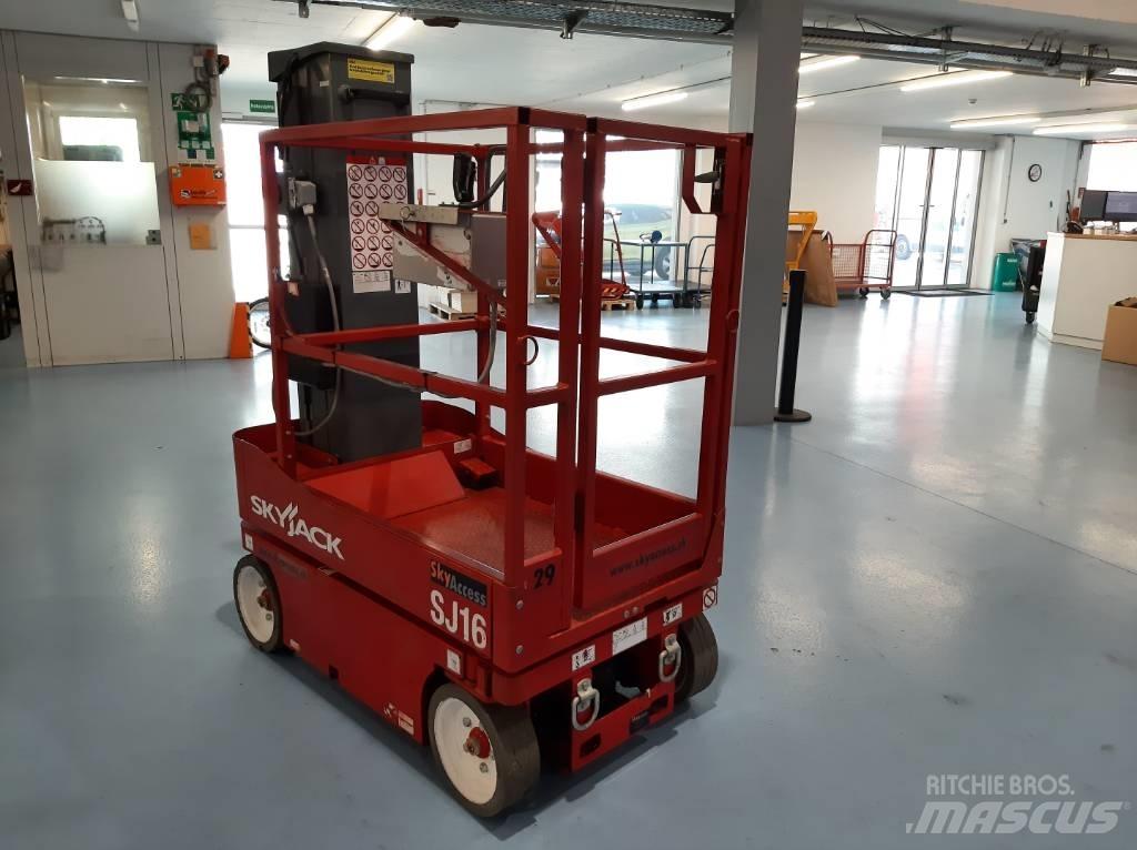 SkyJack SJ 16 Vertical mast lifts