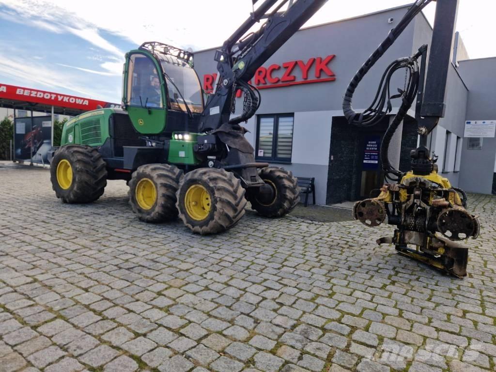 John Deere 1070 E Harvesters
