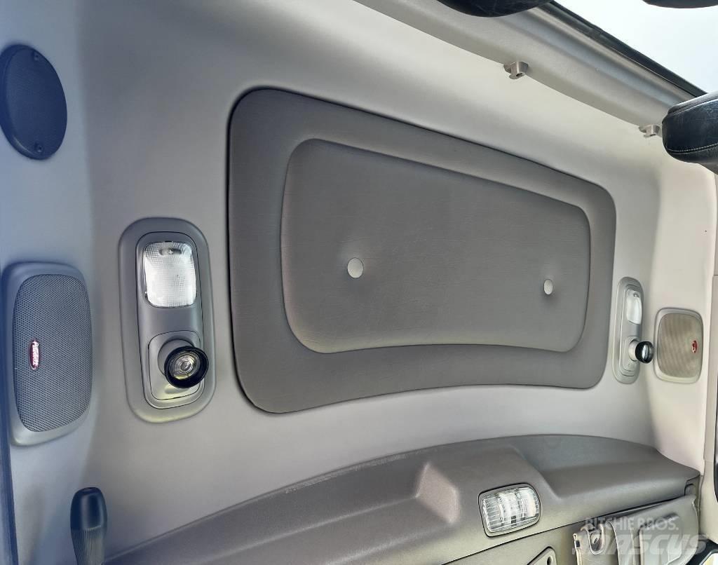Peterbilt 389 Tractor Units