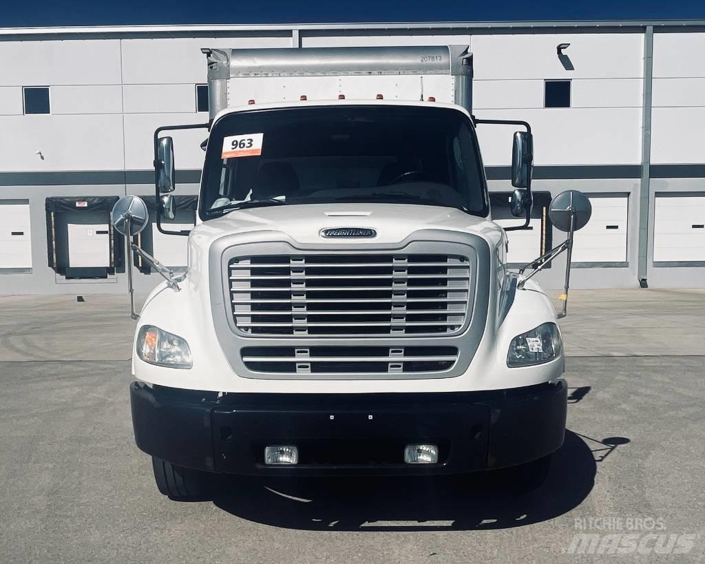 Freightliner M 106 Box body trucks