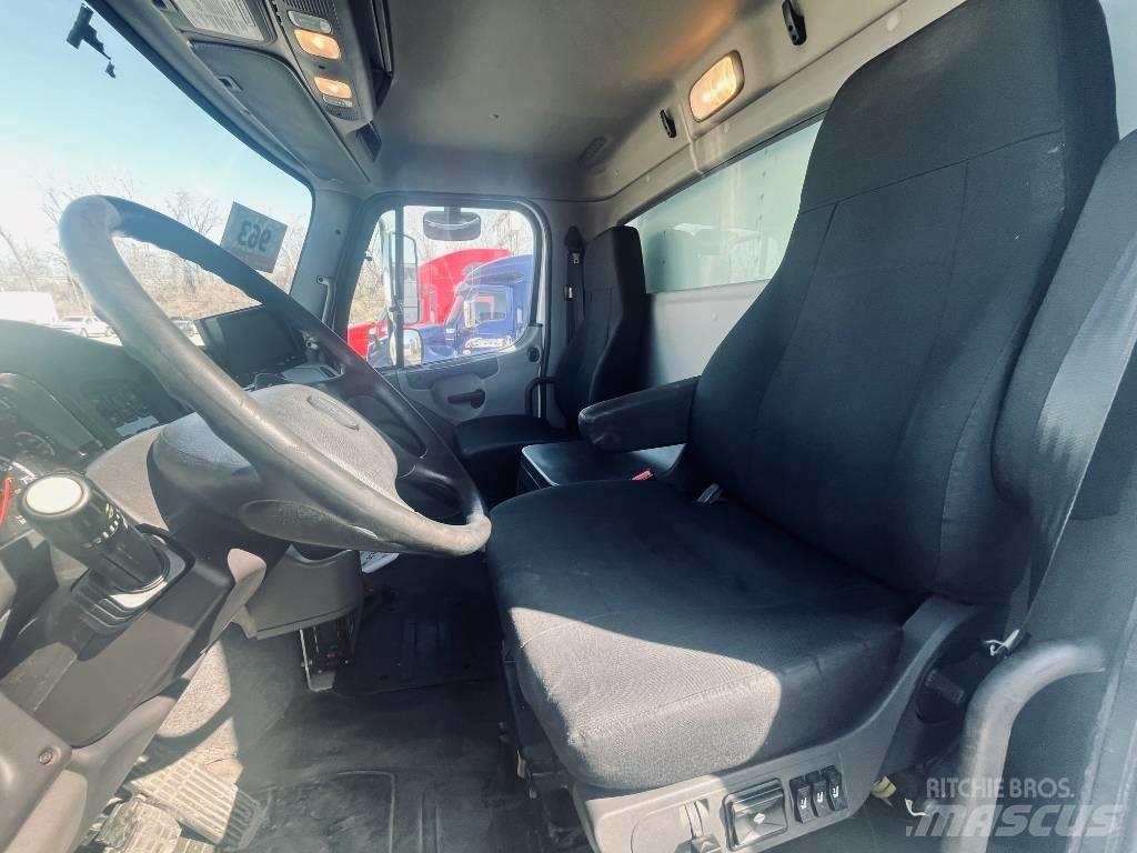 Freightliner M 106 Box body trucks