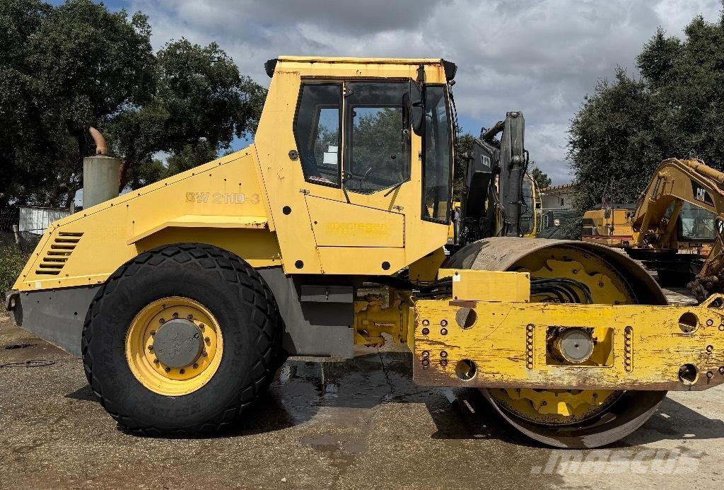Bomag BW 211 D-3 Twin drum rollers