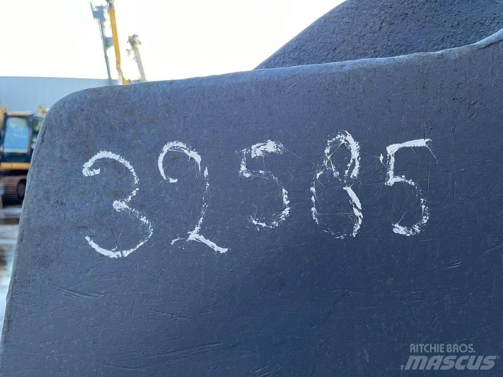 CAT Bucket 950 Buckets